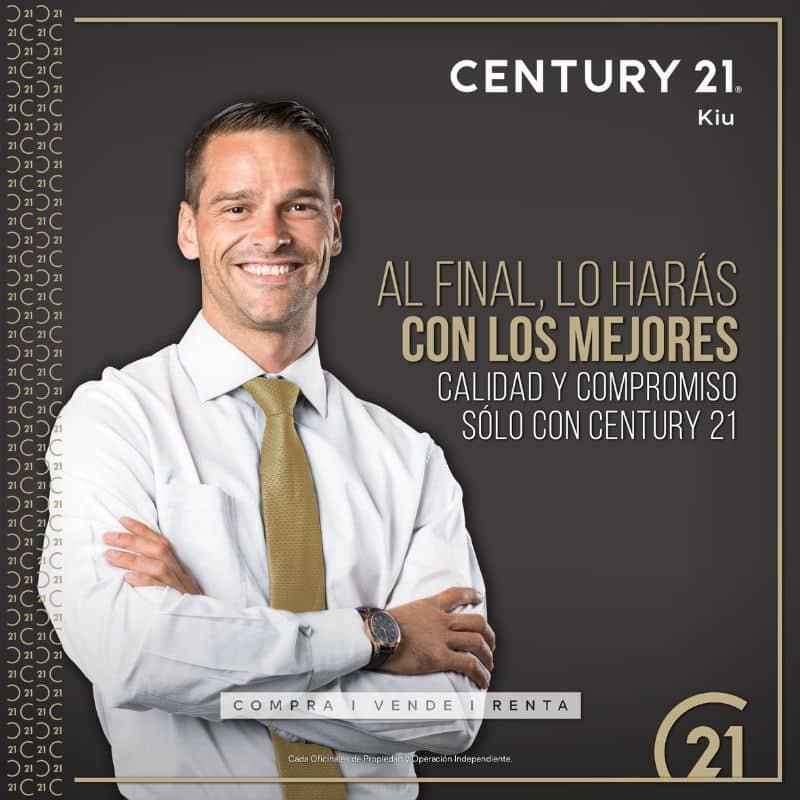 "Experto de Century 21 KIU asesorando sobre renta de propiedades en Atizapán"